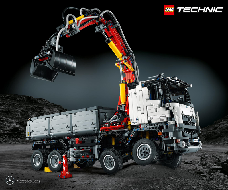 Illustration for article titled This Pneumatic Lego Mercedes Looks As Intricate As The Real Thing